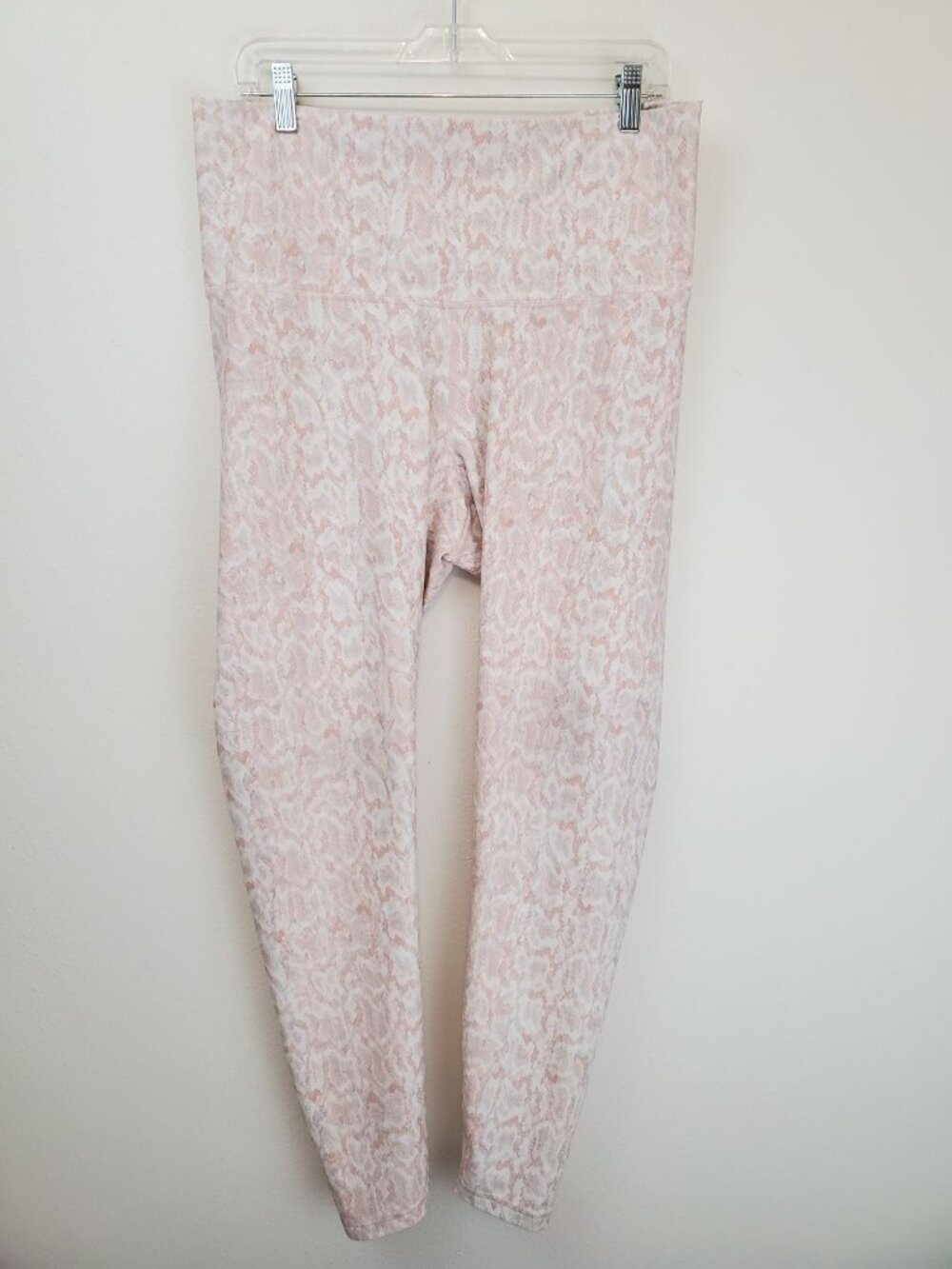Old Navy Active PowerSoft High-Waisted Hidden-Pocket leggings pink & white